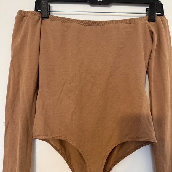 Princess Polly Light Brown Off Shoulder Long Sleeve Bodysuit Women’s Size 2 - Picture 5 of 7